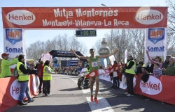 Driss Lakhouaja, guanyador en categoria masculina de l'edició 2014, arribant a la meta. Foto: CE Montornès Atletisme.