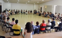 Un moment de la presentació de l'Espai de Debat Educatiu celebrada a la Sala Parroquial de Sant Sadurní 