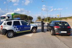 Control policial al carrer de Can Parellada