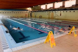 Piscina coberta del CEM Les Vernedes (imatge d'arxiu)