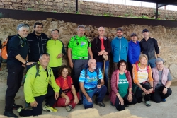 L'equip del programa "Caminant per Catalunya" acompanyat pels col·laboradors locals durant la visita a Mons Observans