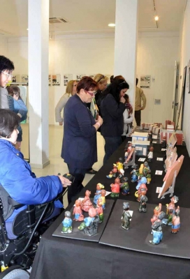 Exposicions al vestíbul de l'Espai Cultural