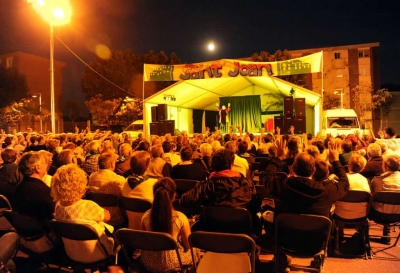 Espectacle de varietats a la plaça del Poble. Foto: Ajuntament de Montornès. Autor: J.A. Jiménez