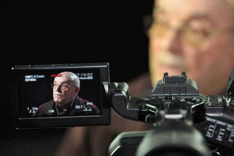 El veí Manuel Cadenas López en un moment de la gravació del seu testimoni per al documental