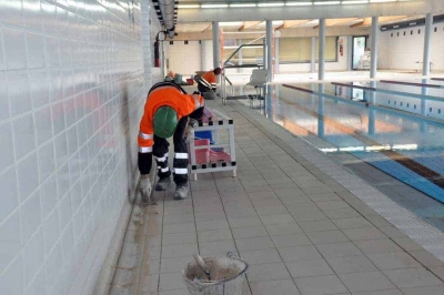 Condicionament del paviment a l’entorn de les dues piscines