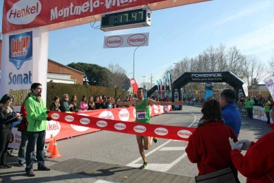 Driss Lakhouaja, guanador de la cursa dels 6 km 