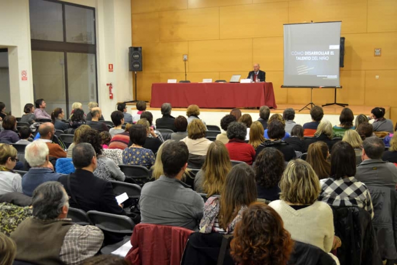 Xerrada de José Antonio Marina en el marc del 3r Cicle de Xerrades per a famílies del PEC