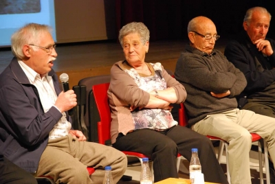 Els veïns Ramon Ventura, Ambrosio Leal i Cinto Simon i la veïna Mercedes Díaz a la presentació del llibre