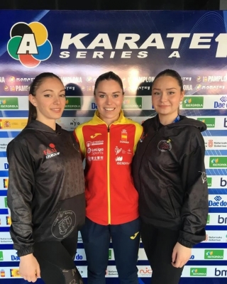 D'esquerra a dreta: Laura Naud, María López i Teresa López, del Club Karate Montornès. (imatge: CK Montornès)