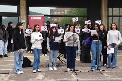 Intervenció de membres de l'Assemblea de Coeducació de l'Institut Marta Mata.