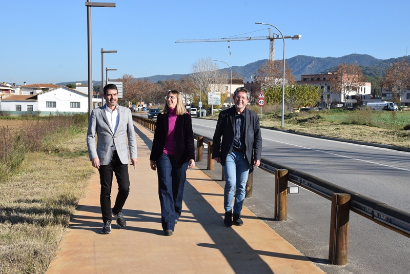 El vicepresident quart de la Diputació de Barcelona, Marc Castells; l'alcaldessa de Vilanova del Vallès, Roser Colomé; i l'alcalde de Montornès del Vallès, José A. Montero.