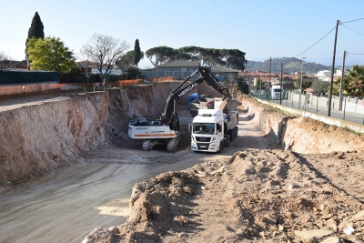 Primers treballs de moviment de terres a l'espai