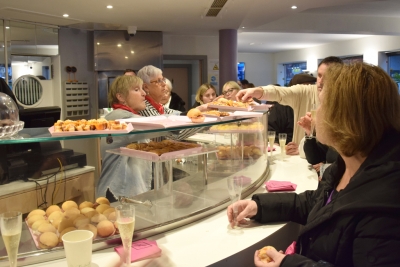 Un moment de la celebració del 50è aniversari de la pastisseria Viñallonga.