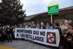 Capçalera de la manifestació, a l'arribar al CAP