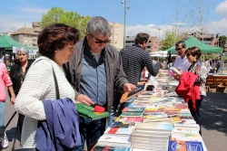 Parades a la plaça de Pau Picasso (Sant Jordi 2016)