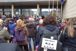 Concentracio al davant de l'Ajuntament #8MJoFaigVagaMontornes