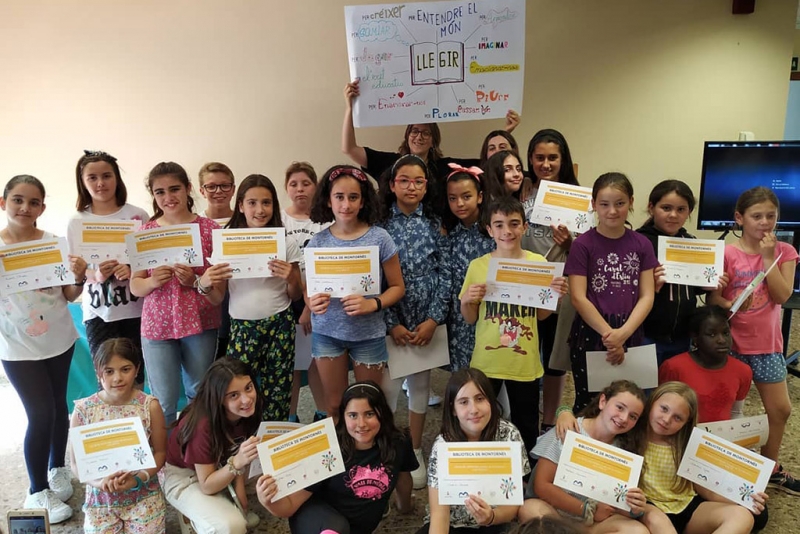 Participants en el Club de lectura infantil (imatge d'arxiu de la Biblioteca de Montornès)