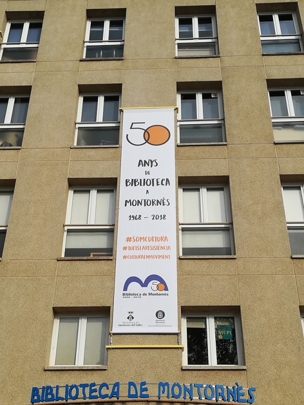 Façana de la Biblioteca, al carrer de Can Parera