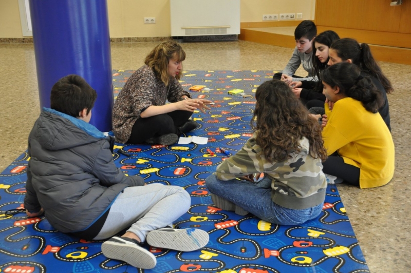 Club de lectura juvenil a la Biblioteca de Montornès (imatge d'arxiu)