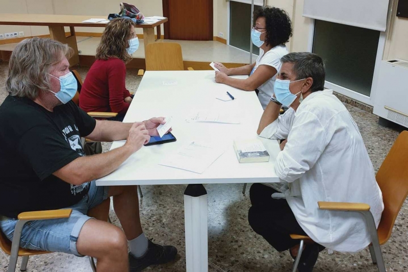 Tàndem d'anglès a la Biblioteca (imatge: Biblioteca de Montornès)