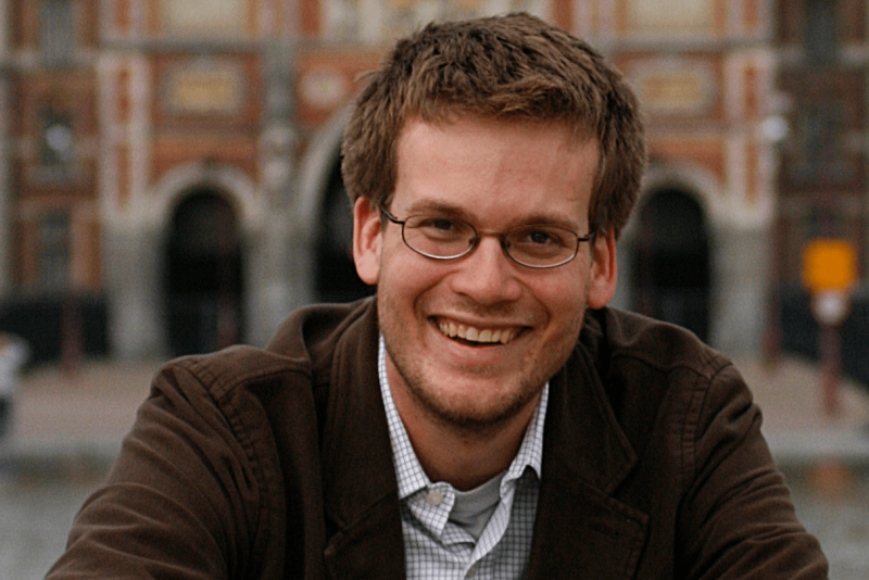 L'escriptor John Green. (imatge: Modo Geeks)