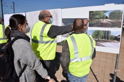 Visita a les obres del parc comunitari i esportiu de Montornès Nord amb el veïnat.	