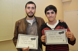 José Manuel Gavilán i José Luís Cano, guanyadors en categoria d'adults i juvenil, respectivament, del Concurs de Cartells de Carnaval