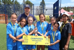 L'equip femení de l'Escola Mogent de Montornès, guanyador de la fase regional. (imatge: Ester Molina)