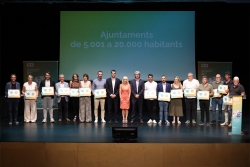 Representants dels ajuntaments de 5.001 a 20.000 habitants amb el Reconeixement Administració Oberta 2023.  Foto: AOC.