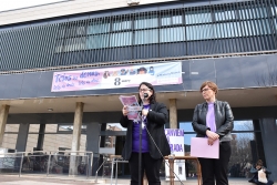 Lectura del manifest a càrrec de la regidora de Polítiques d'Igualtat, Ana Madrona, a l'acte institucional.