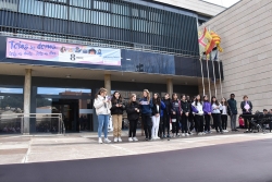 Alumnat de l'Escola Sant Sadurní a l'acte institucional.