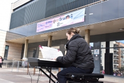 Interpretació al piano de Paula Pajuelo, alumna de l'Escola Municipal de Música, a l'acte institucional.