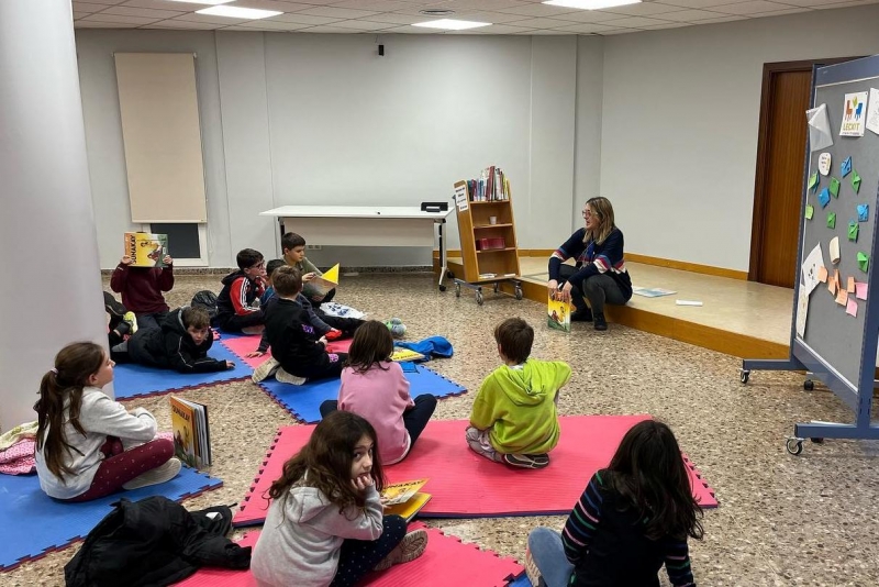 Club de lectura infantil a la Biblioteca del mes de desembre de 2022. (imatge: Biblioteca de Montornès)