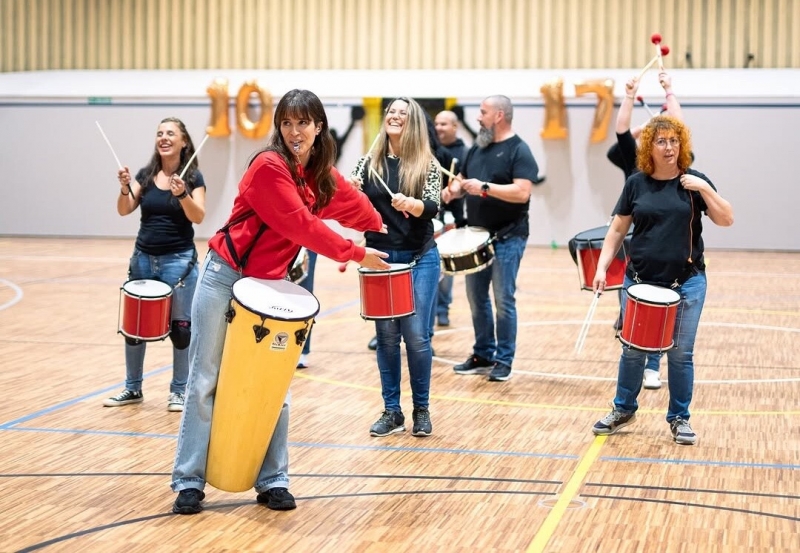 El grup Montbatuka a la presentació del Club Bàsquet Vila de Montornès. (CB Vila de Montornès)