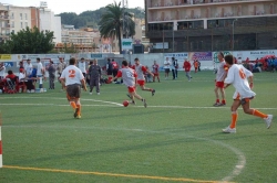 Pràctica esportiva de joves discapacitats. Foto: Fed. Cat. d'Esports per d.p. (ACELL) 