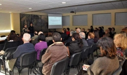 Presentació de la xerrada per part de la regidora de Benestar Social i Gent Gran, Maria José Figuera