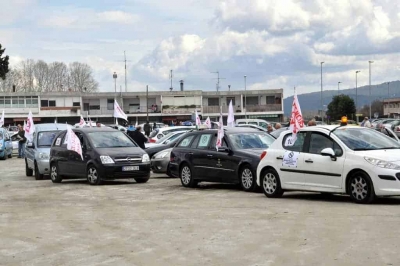 Concentració dels vehicles a l'avinguda d'Ernest Lluch