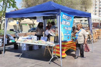 Els alumnes de l'Institut Marta Mata han montat una parada