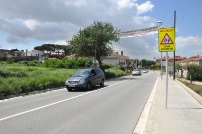 Accés al nucli urbà a la zona de Can Parera