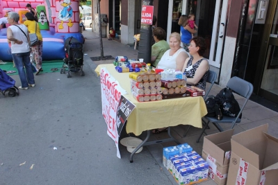 Punt de recollida d'aliments de Càritas a la mostra de comerç