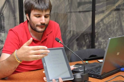 El regidor de Noves Tecnologies, Jordi Delgado, va presentar als mitjans de comunicació l'app gratuïta de la Festa Major Solidària