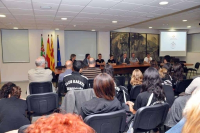 La recepció s'ha celebrat a la Sala d'Actes de l'Ajuntament