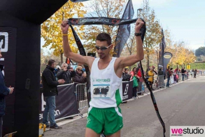 Ivan Límia arribant a la meta del Trencacames el Món. Foto cedida pel CA Montornès