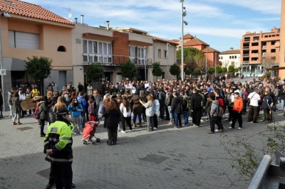 Concentració de suport als treballadors de Panrico a la porta de l'Ajuntament de Sta. Perpètua