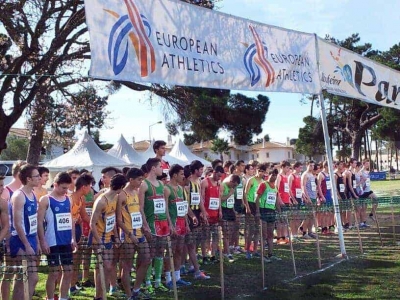 L'equip de cros de Montornès en el punt de sortida de la 51a Copa d’Europa de Clubs de camp a través. Fotos: CA Montornes