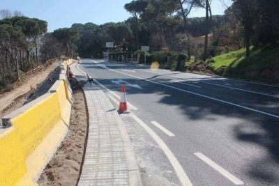 Construcció d’una vorera fins a la parada del bus en direcció Montornès