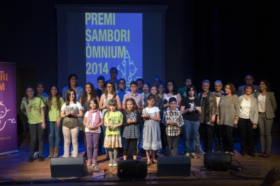 Foto de grup durant la gala de lliurament dels Premis Sambori. Foto: Òmnium Cultural