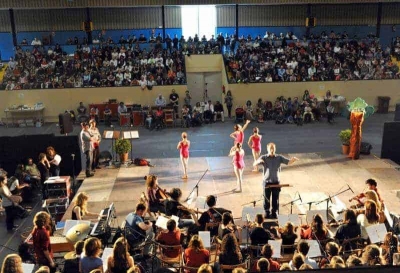 Alumnes de música i dansa a la cantata de Sant Jordi d'enguany