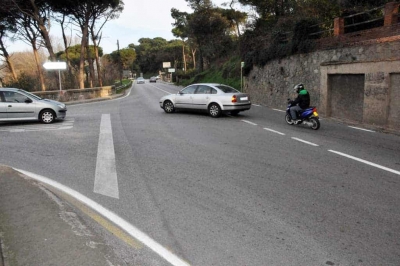 Cruïlla de les carreteres BV-5001 i BV-5156 a tocar del pont sobre el riu Besòs