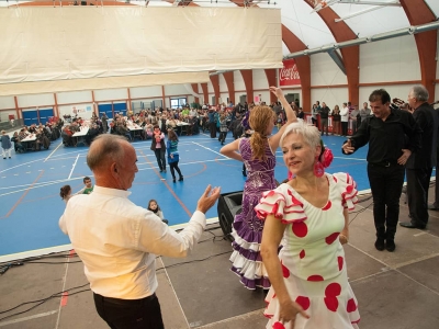 Concert i balls amb el grup Ecos del Sur a la festa solidària de l'AVV de Can Parera